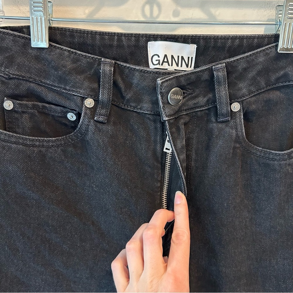 Ganni Betzy High-Rise Flared Jeans Black - Picture 7 of 11
